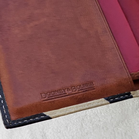 EUC Dooney & Bourke wallet With checkbook Cover - Picture 6 of 9